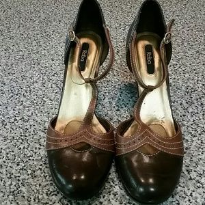 Excellent used condition! Only worn once.